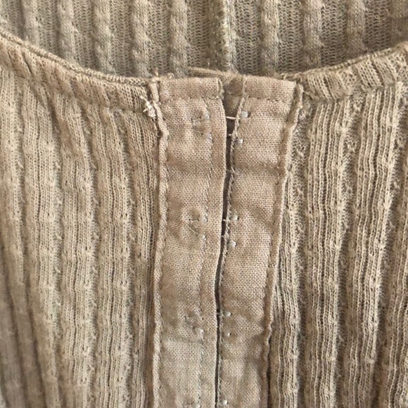 Urban Outfitters Crop Shirt - Picture 3 of 3